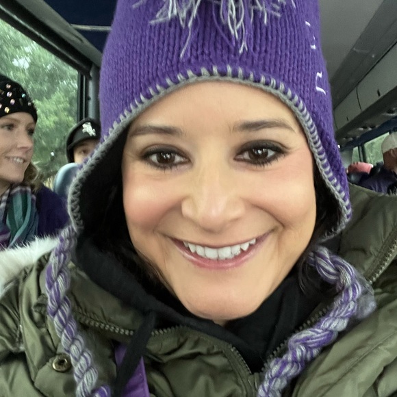 Meet your Posher, Monica - Picture 2 of 5